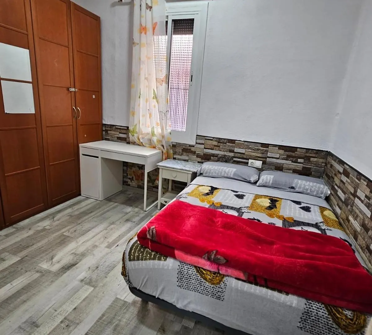 Habitacion Doble Con Bano Privado 0*, L'Hospitalet de Llobregat